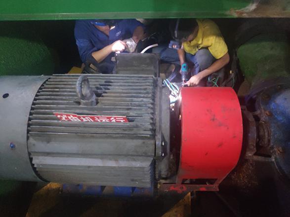 通宵奮戰(zhàn)，順利完成一水廠泵站電氣改造